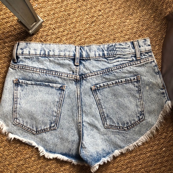 REVICE Side Chick / Bowie Wash Jean shorts - Picture 5 of 5